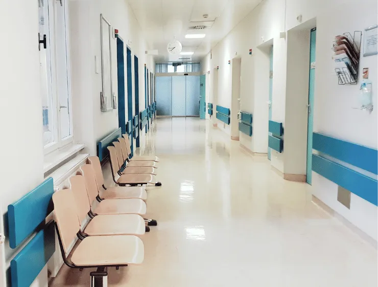 Korytarz przychodni – utrzymanie czystości i porządku w placówce medycznej Lublin