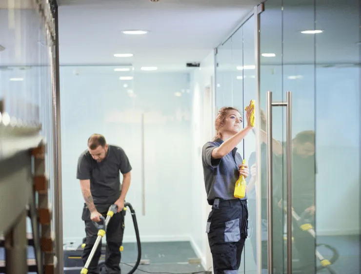 Mycie przeszkleń i odkurzanie wykładziny – Lublin