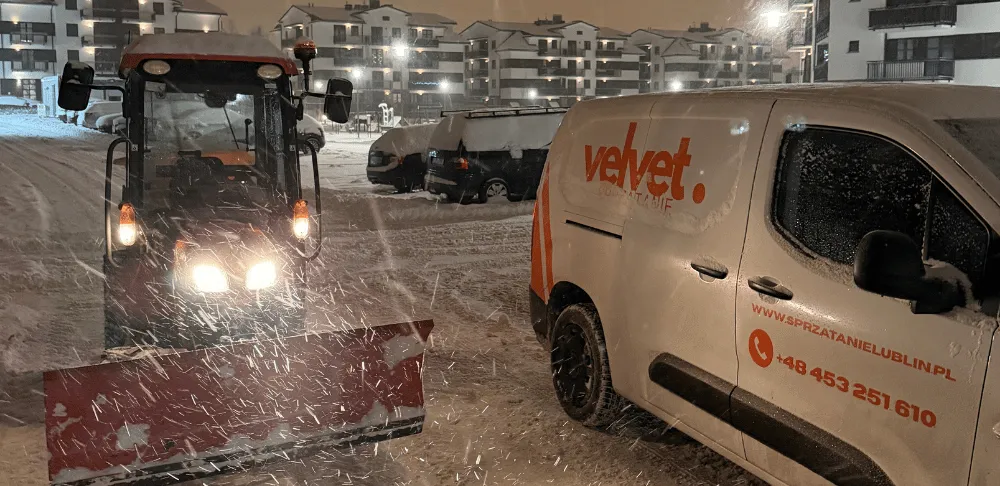 Odśnieżanie osiedla w Lublinie – sprzęt i szybka reakcja podczas opadów