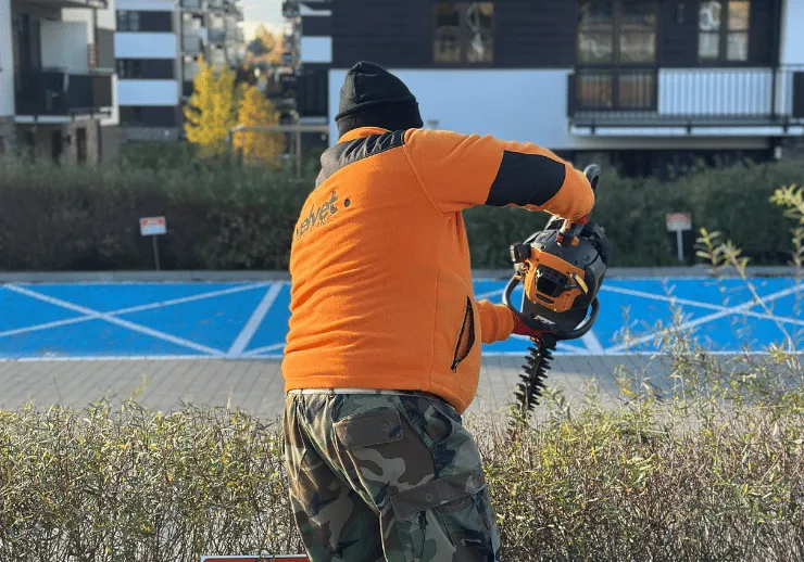 Przycinanie krzewów i utrzymanie zieleni – tereny zielone i zewnętrzne Lublin