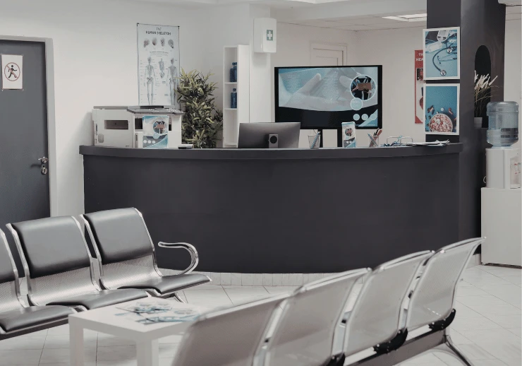 Recepcja i poczekalnia po sprzątaniu – sprzątanie przychodni w Lublinie