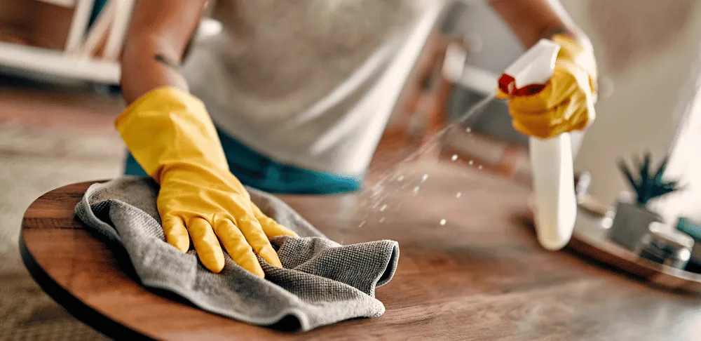 Wycieranie i dezynfekcja blatu roboczego – sprzątanie obiektów w Lublinie