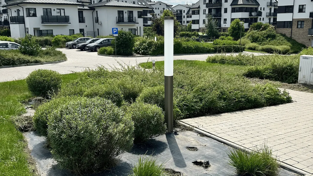 Utrzymanie krzewów, rabat i ciągów pieszych na terenie wspólnoty mieszkaniowej